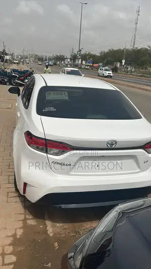 Toyota Corolla LE 2022 White