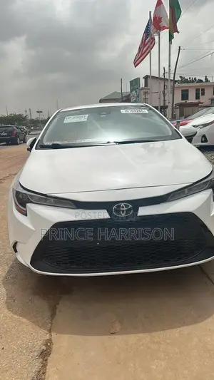 Toyota Corolla LE 2022 White