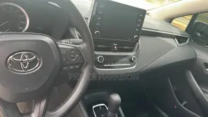 Toyota Corolla LE 2022 White