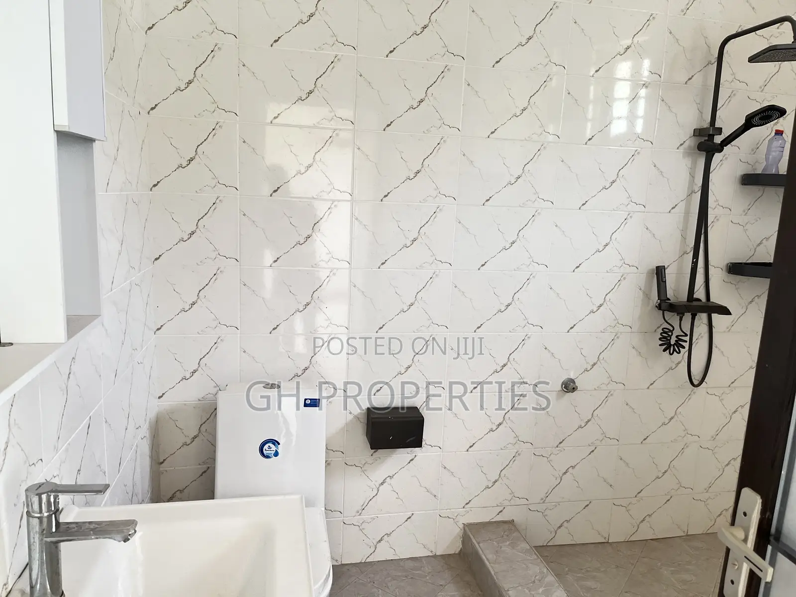 4bdrm Duplex in Daban., Kumasi Metropolitan for sale