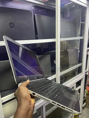 Laptop HP Pavilion 17 8GB Intel Core i5 HDD 160GB