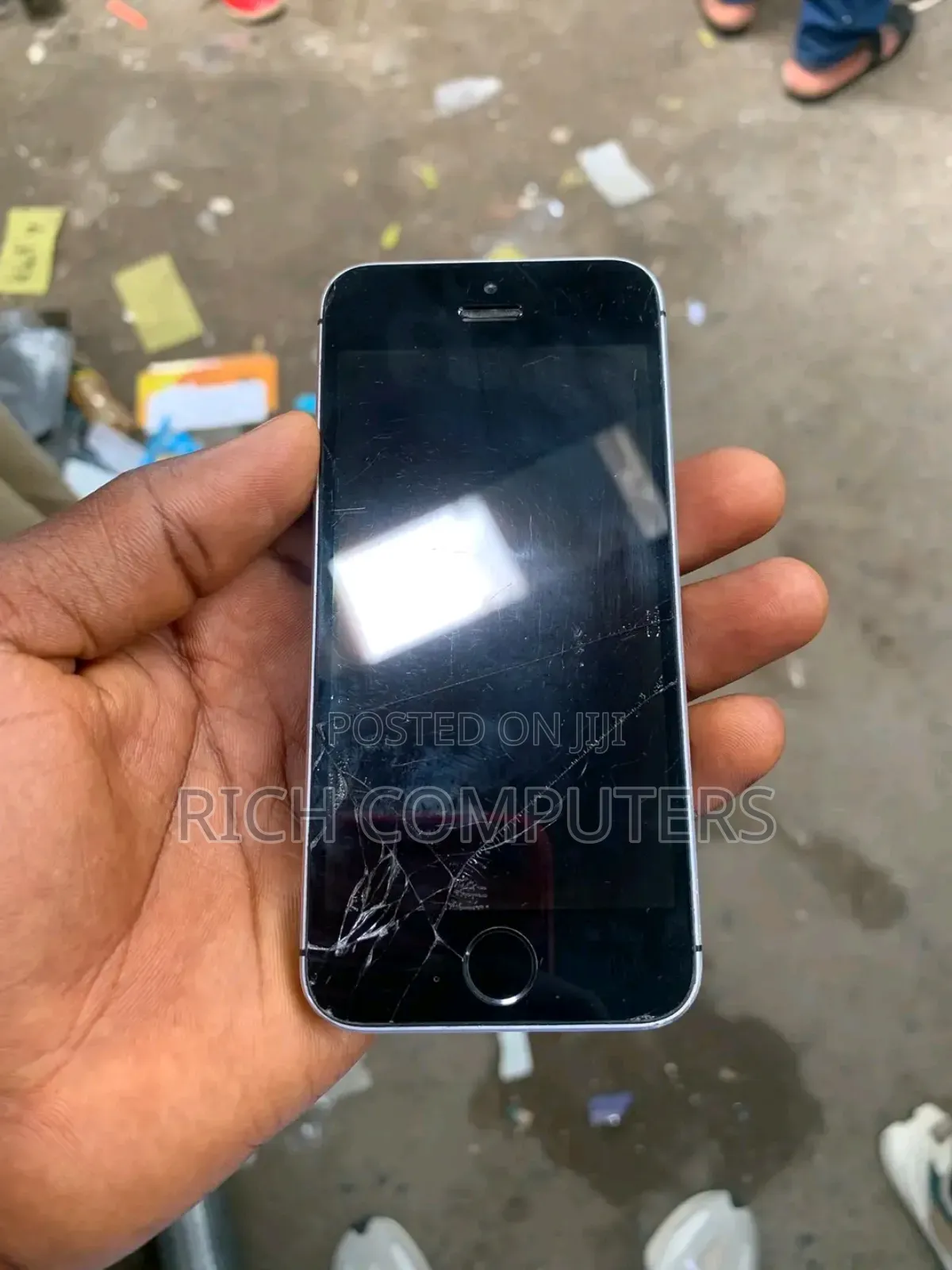 Apple iPhone SE 128 GB Gray