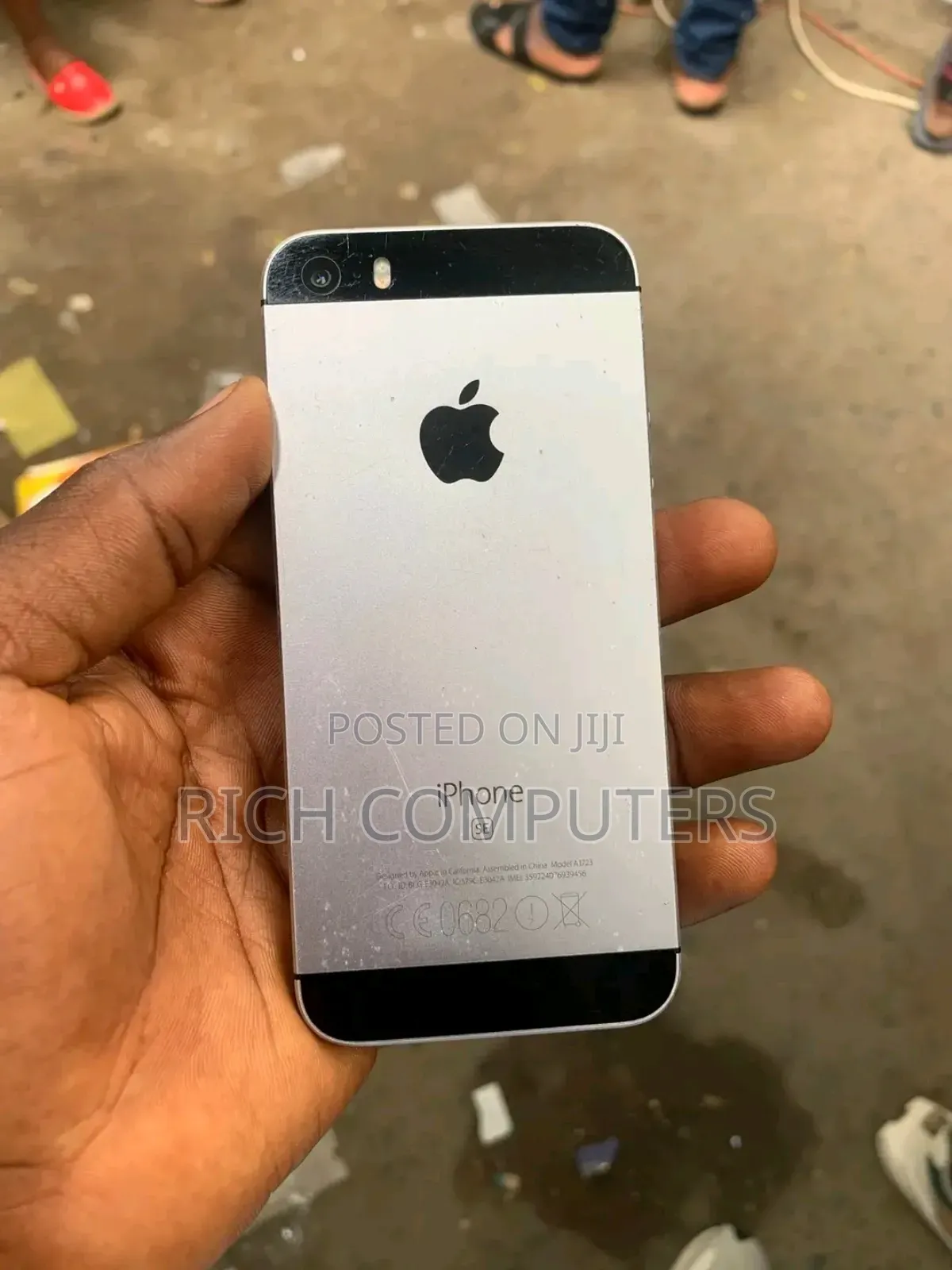 Apple iPhone SE 128 GB Gray