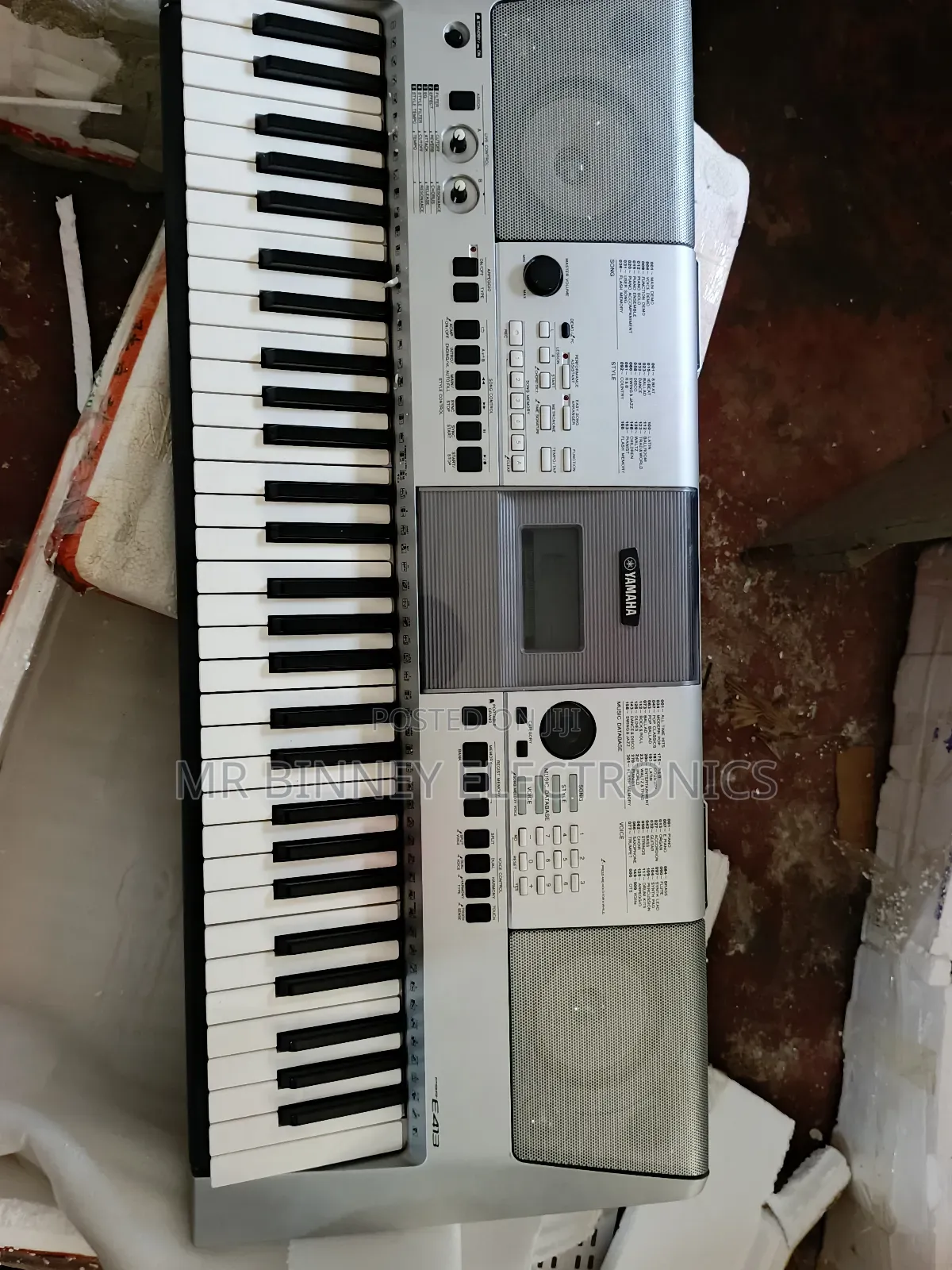 Yamaha PSR E413