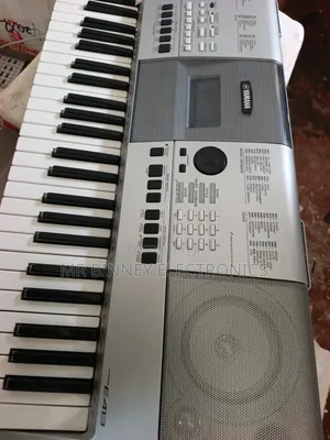 Yamaha PSR E413