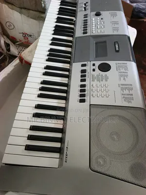 Yamaha PSR E413