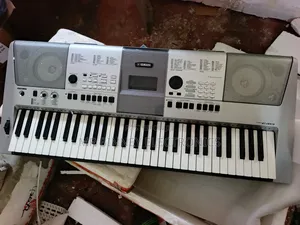 Yamaha PSR E413