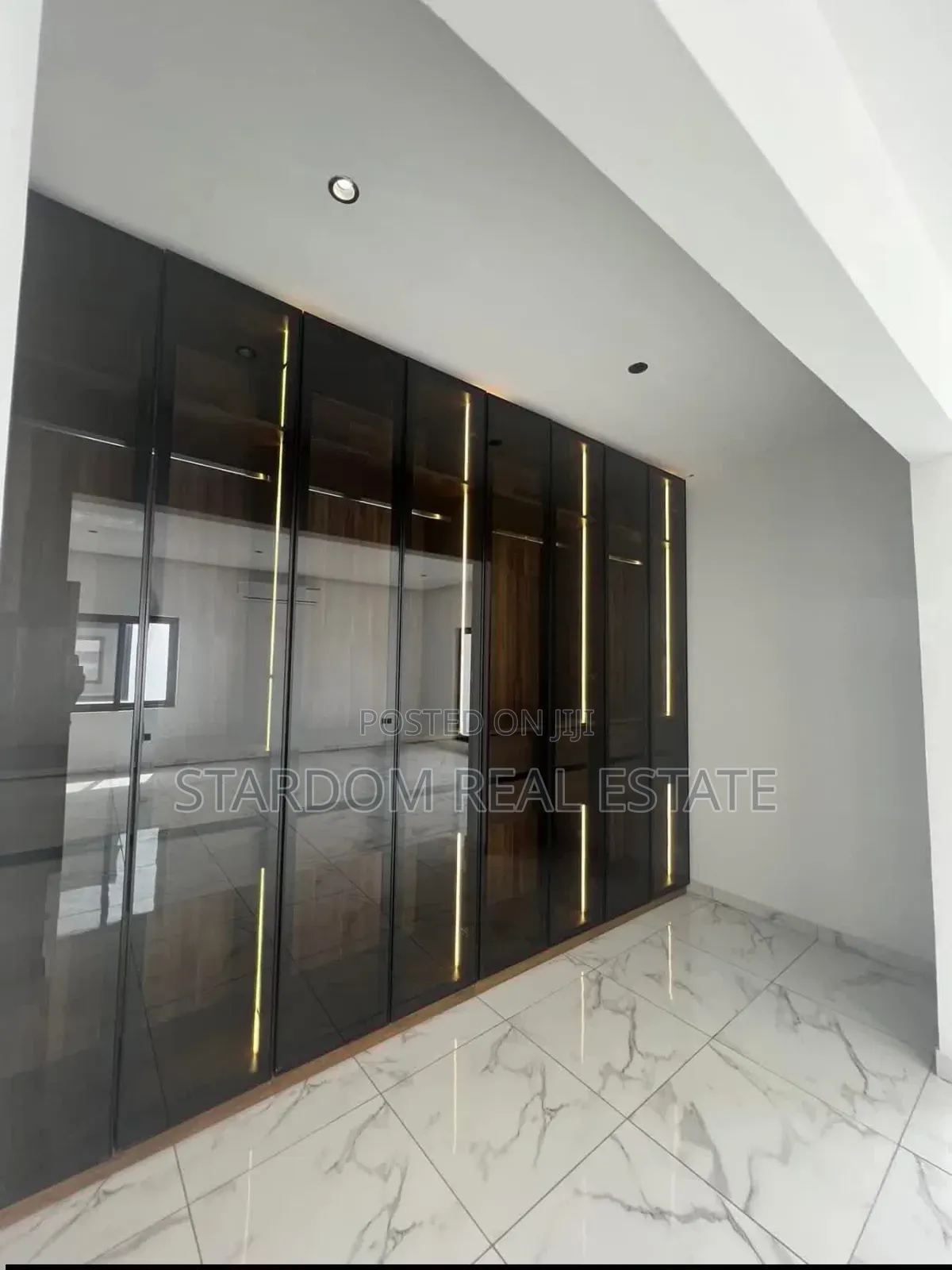 3bdrm Duplex in School Junction, Ashaley Botwe for rent