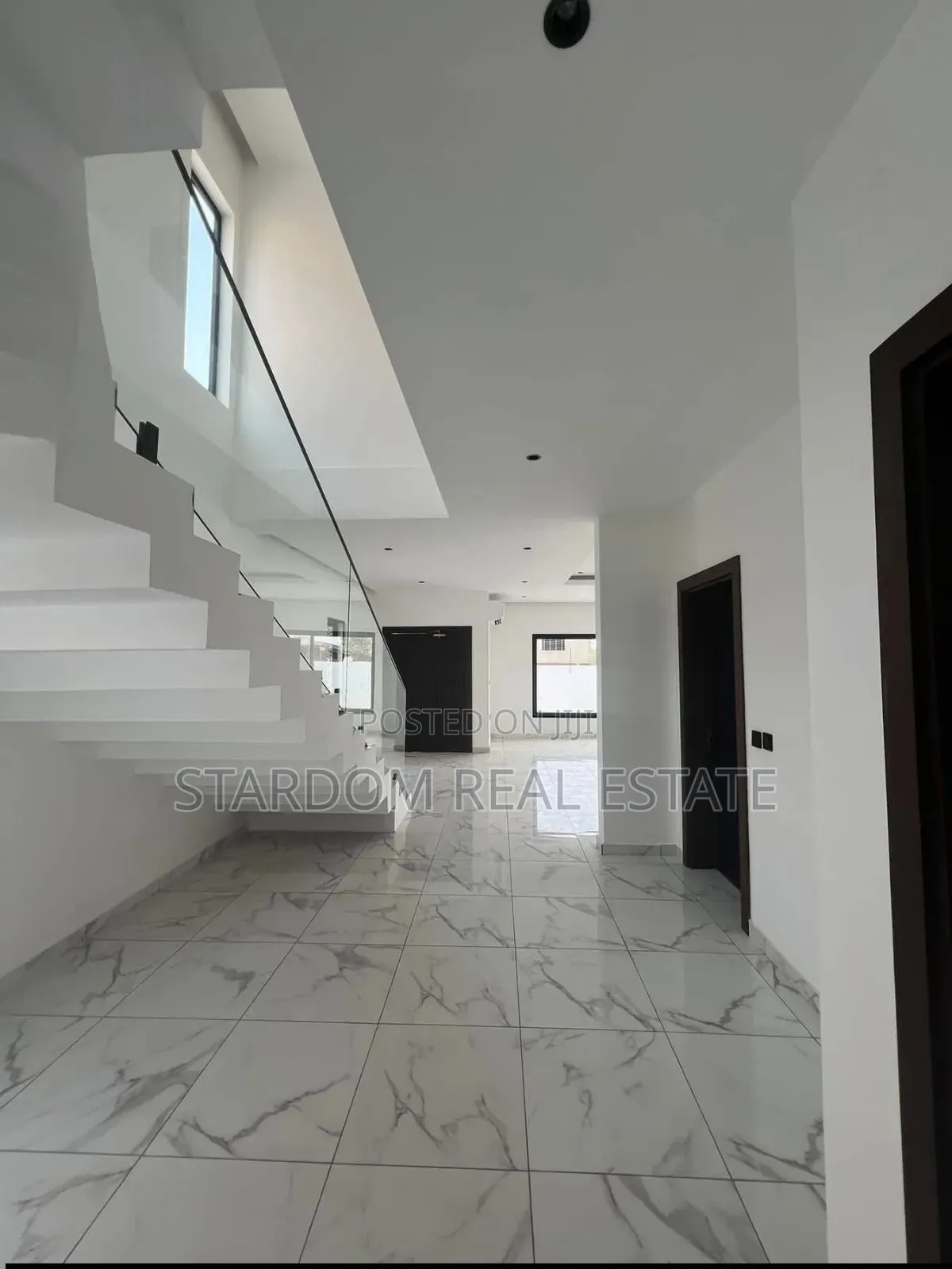 3bdrm Duplex in School Junction, Ashaley Botwe for rent