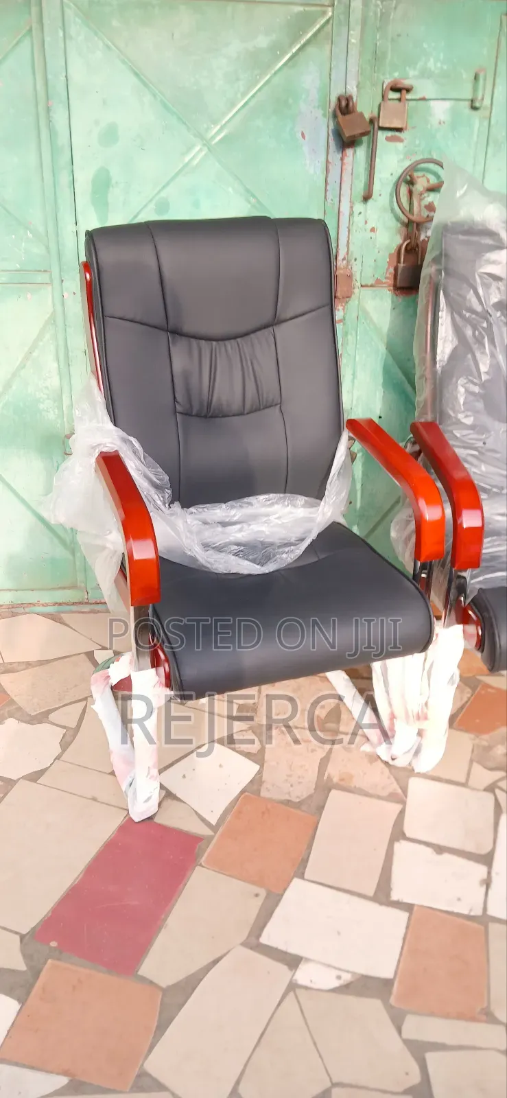 Exexecutive Platform Chair
