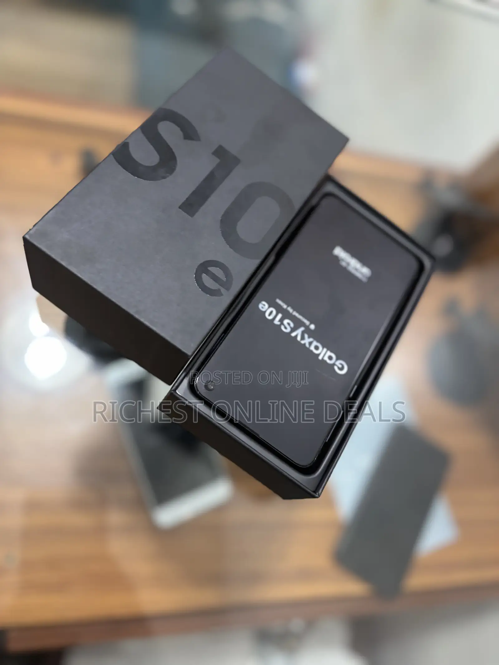 New Samsung Galaxy S10e 128 GB Black