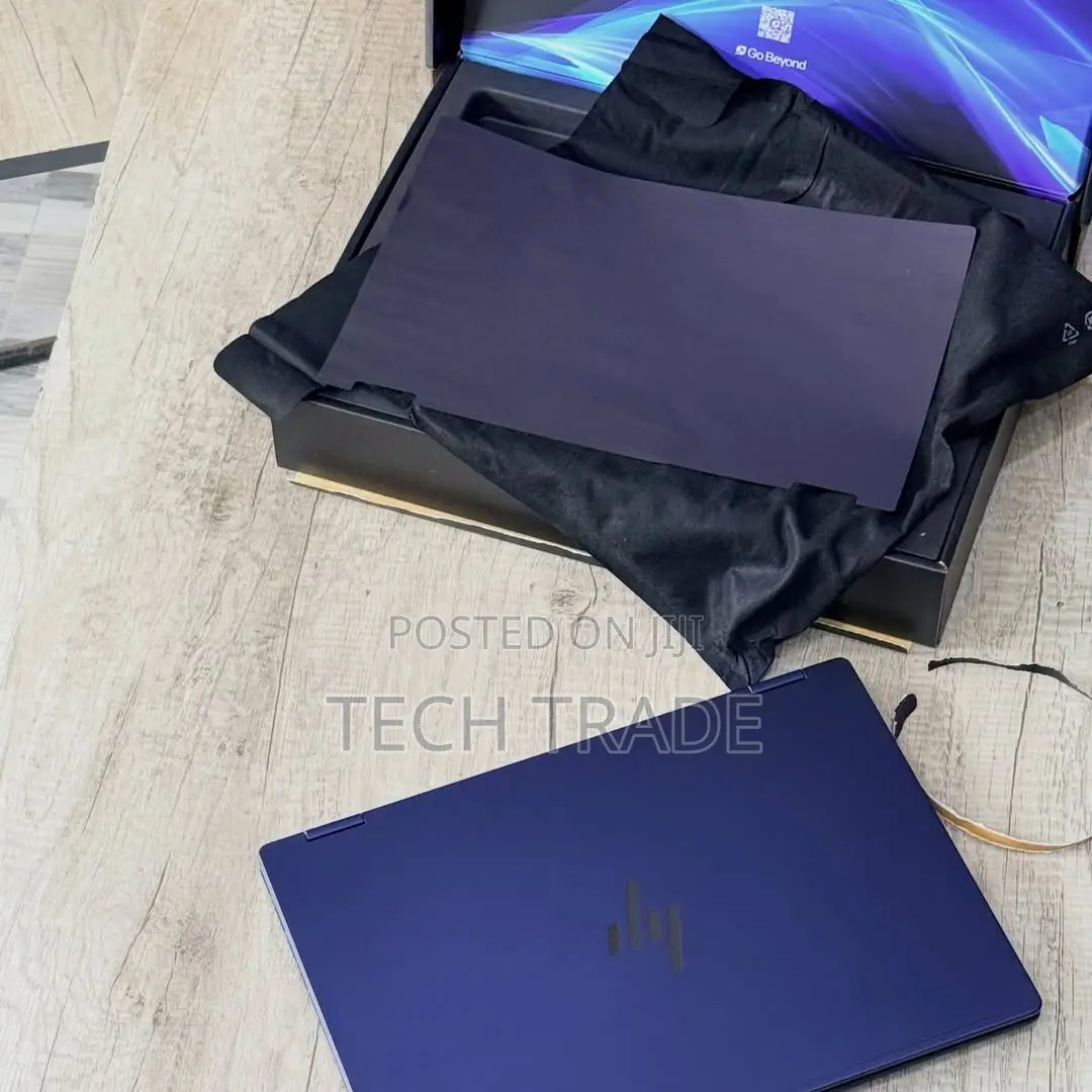 New Laptop HP OmniBook 5 Flip 8GB Intel Core 5 SSD 512GB