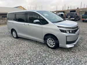Toyota Voxy 2015 Silver