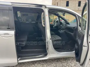 Toyota Voxy 2015 Silver