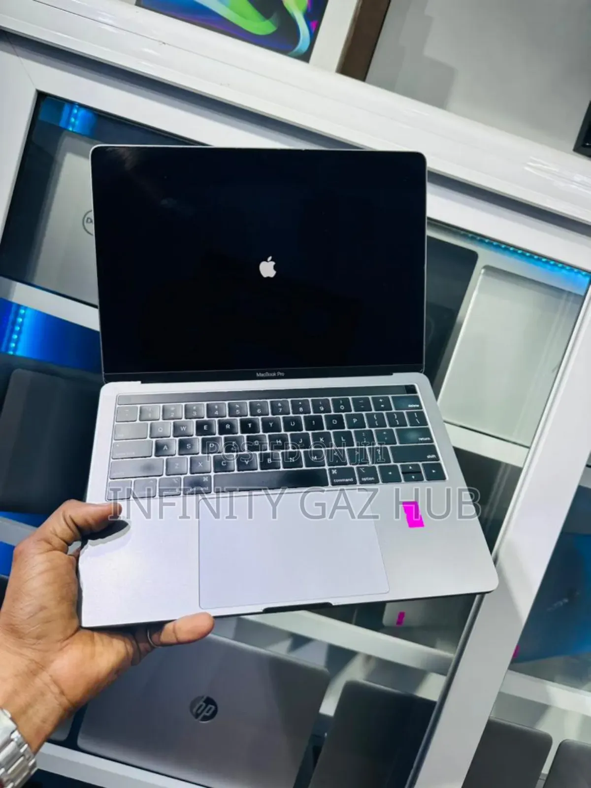 Laptop Apple MacBook Pro 2019 8GB Intel Core i5 SSHD (Hybrid) 256GB