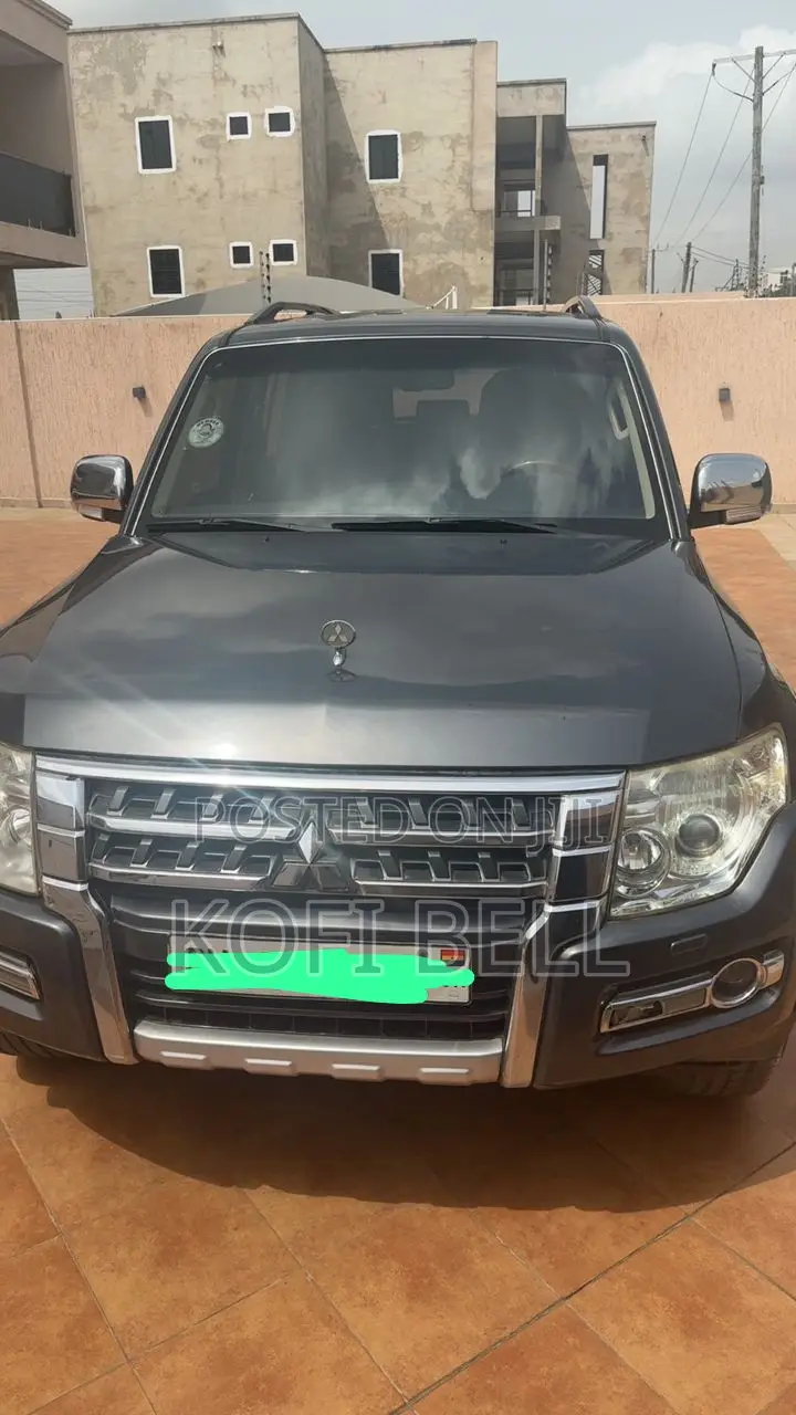 Mitsubishi Pajero 2017 Black
