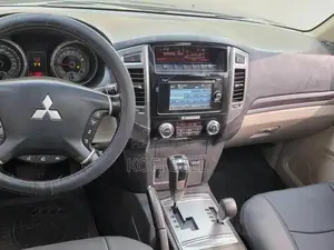 Mitsubishi Pajero 2017 Black