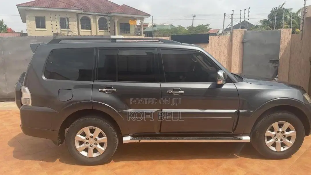 Mitsubishi Pajero 2017 Black