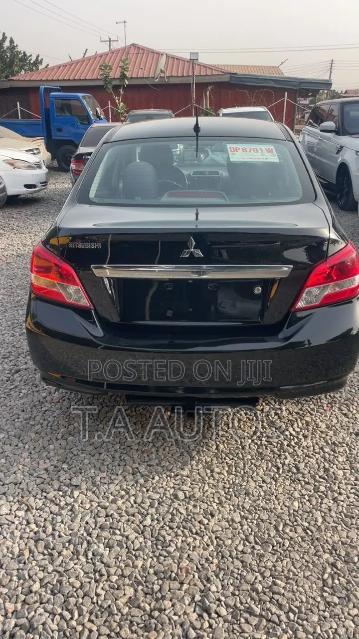 Mitsubishi Mirage SE 2017 Black