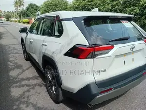 New Toyota RAV4 XLE 2025 White