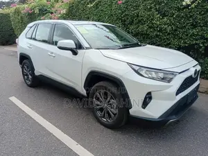 New Toyota RAV4 XLE 2025 White