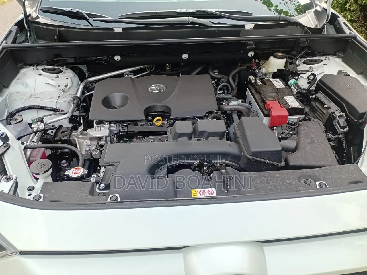 New Toyota RAV4 XLE 2025 White