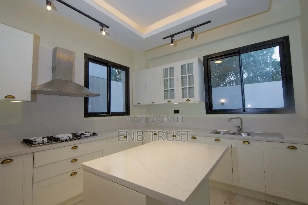 5bdrm Duplex in Cantonments, US Embassy Area for rent