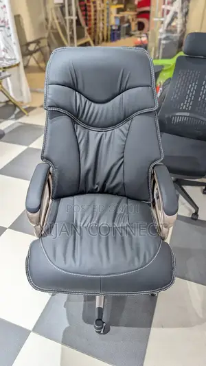 Luxury Executive High-Back Office Chair - Ergonomic Leather Design