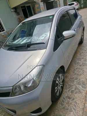 Toyota Vitz 1.3 FWD 5dr 2013 Silver