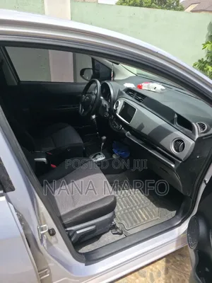 Toyota Vitz 1.3 FWD 5dr 2013 Silver