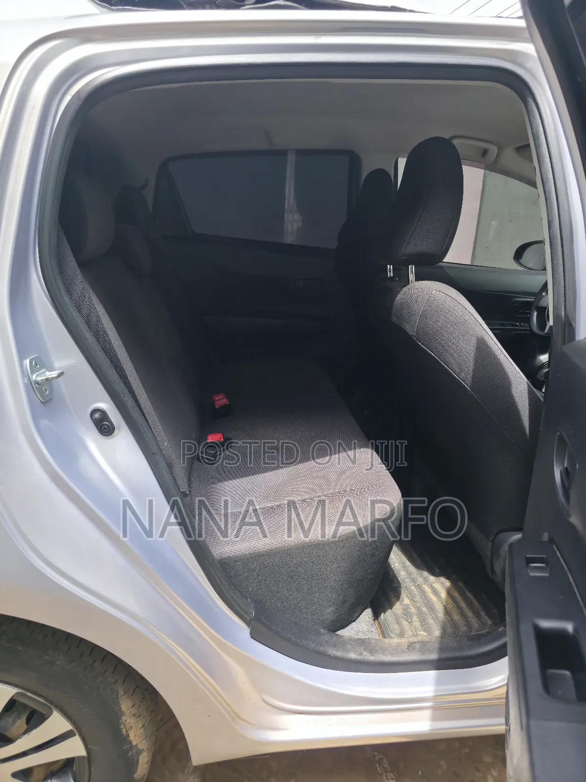 Toyota Vitz 1.3 FWD 5dr 2013 Silver