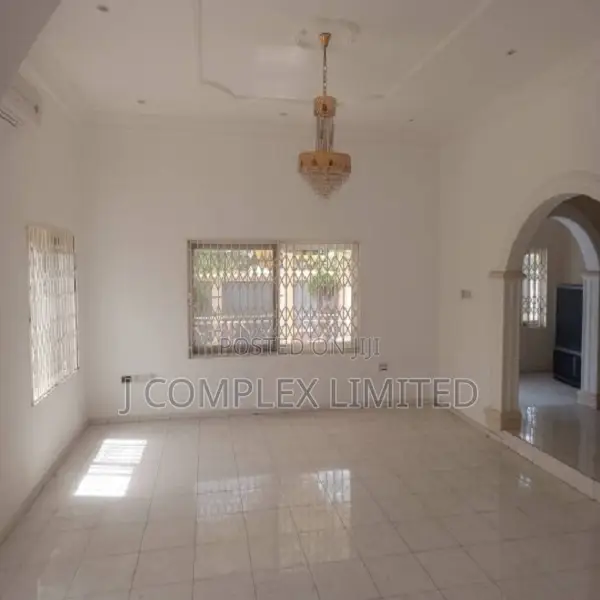 4bdrm House in Dzorwulu for sale