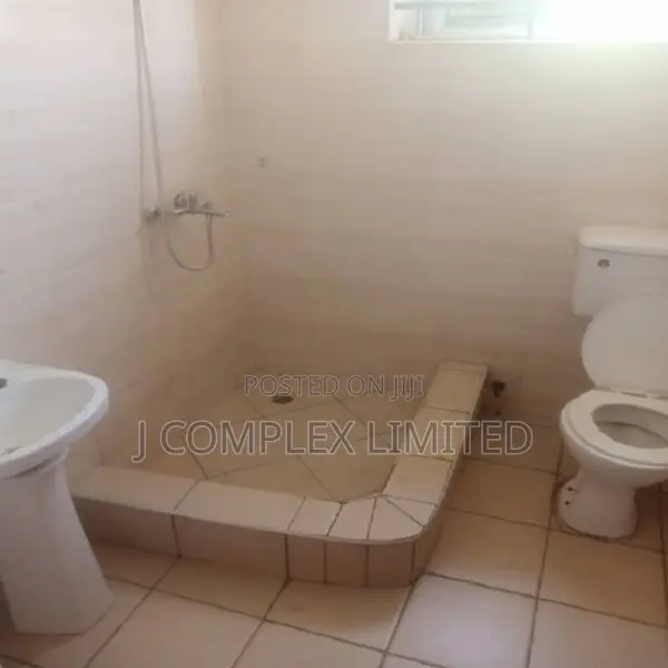 4bdrm House in Dzorwulu for sale