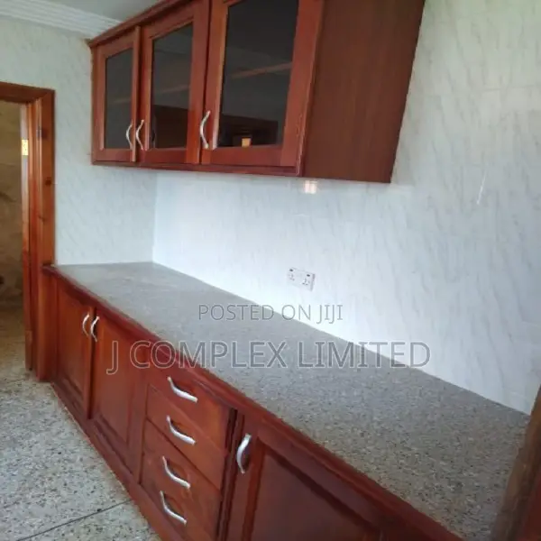 4bdrm House in Dzorwulu for sale