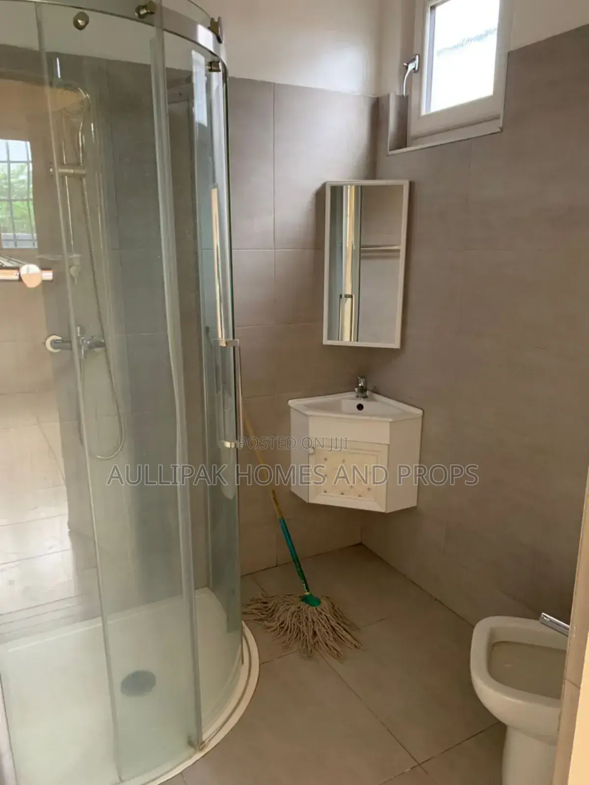 4bdrm House in Comm. 1, Accra Metropolitan for rent