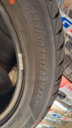 225/50zr17 Tyre. Blackhawk