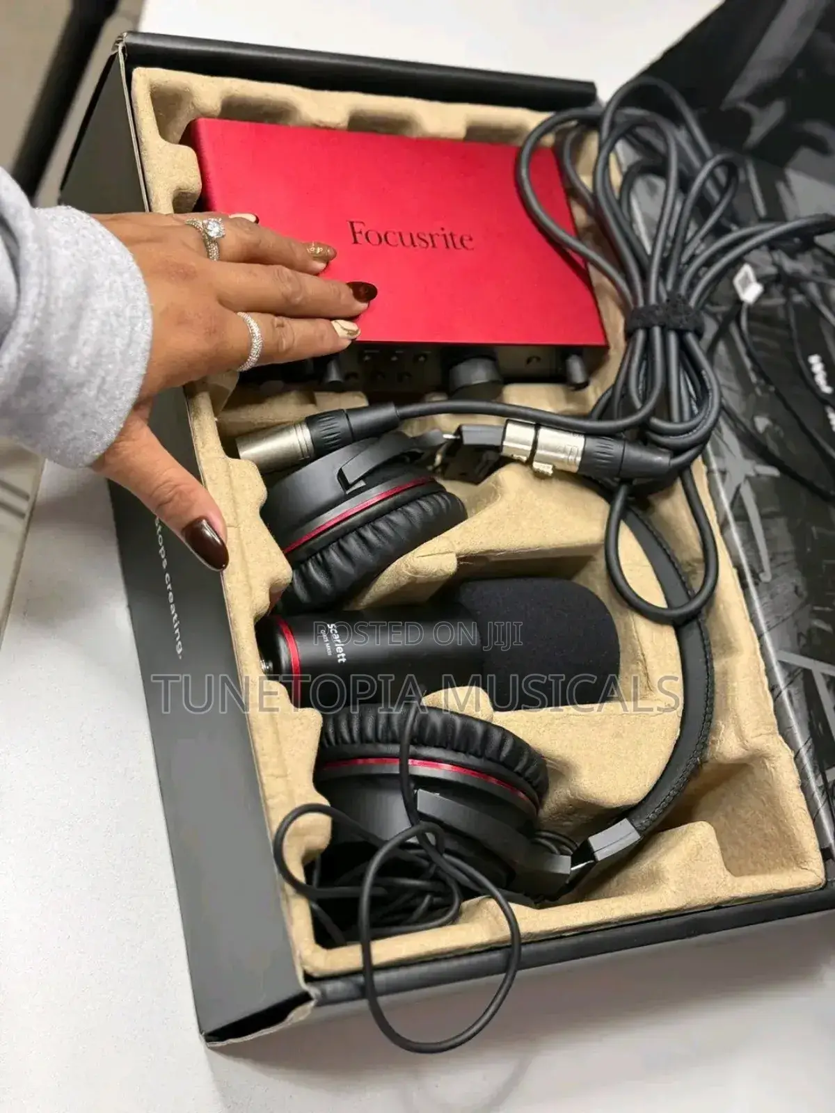 Focusrite Scarlett 2i2 Studio (4th Generation) Bundle.