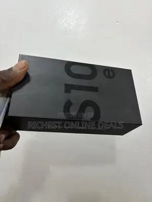 New Samsung Galaxy S10e 128 GB Black