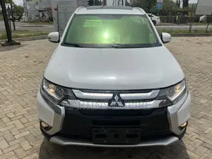 Mitsubishi Outlander SEL FWD 2018 White