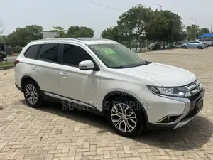 Mitsubishi Outlander SEL FWD 2018 White