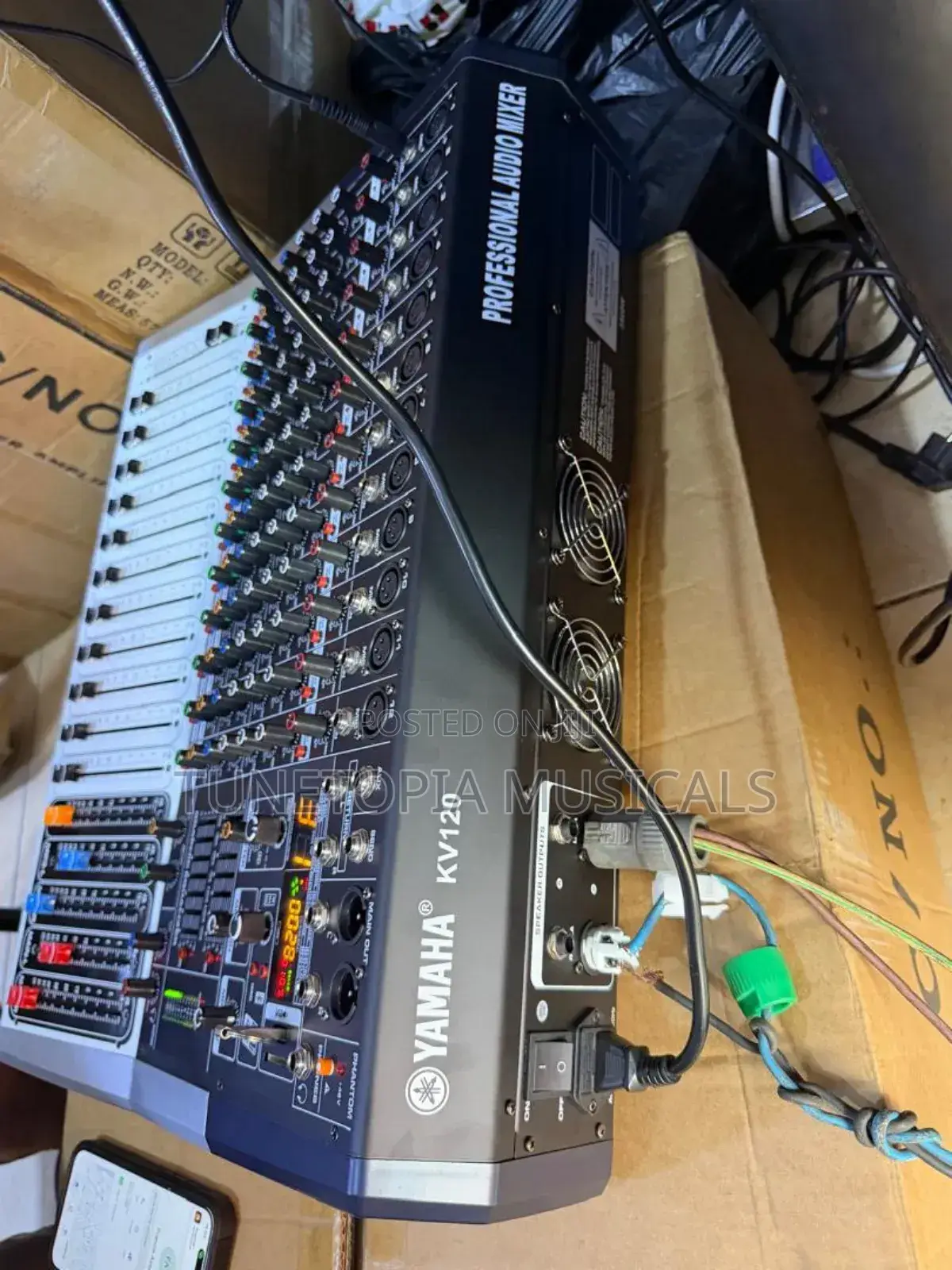 Yamaha Kv120 Professional Powered Audio Mixer,
