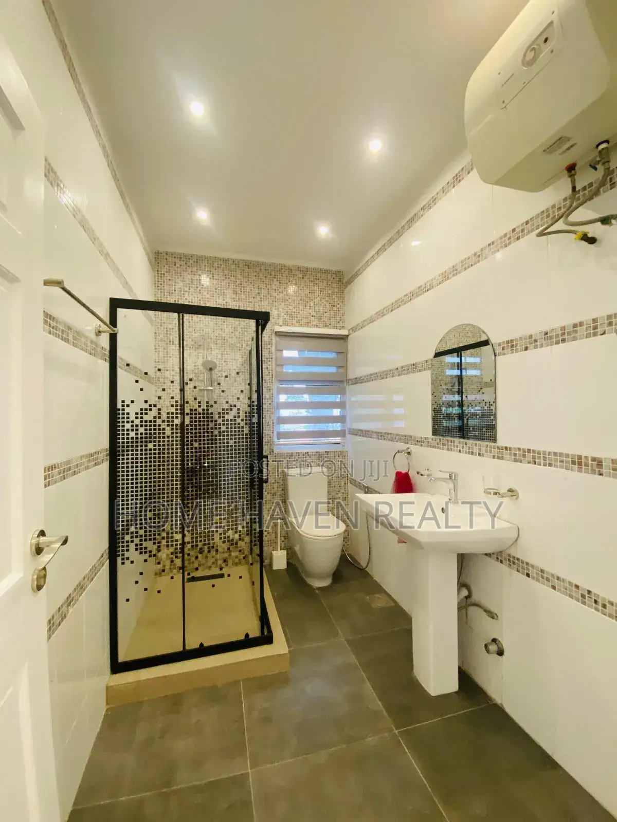 5bdrm House in Labone for rent