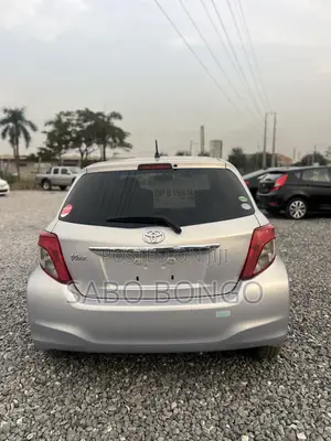 Toyota Vitz 1.3 FWD 5dr 2013 Silver