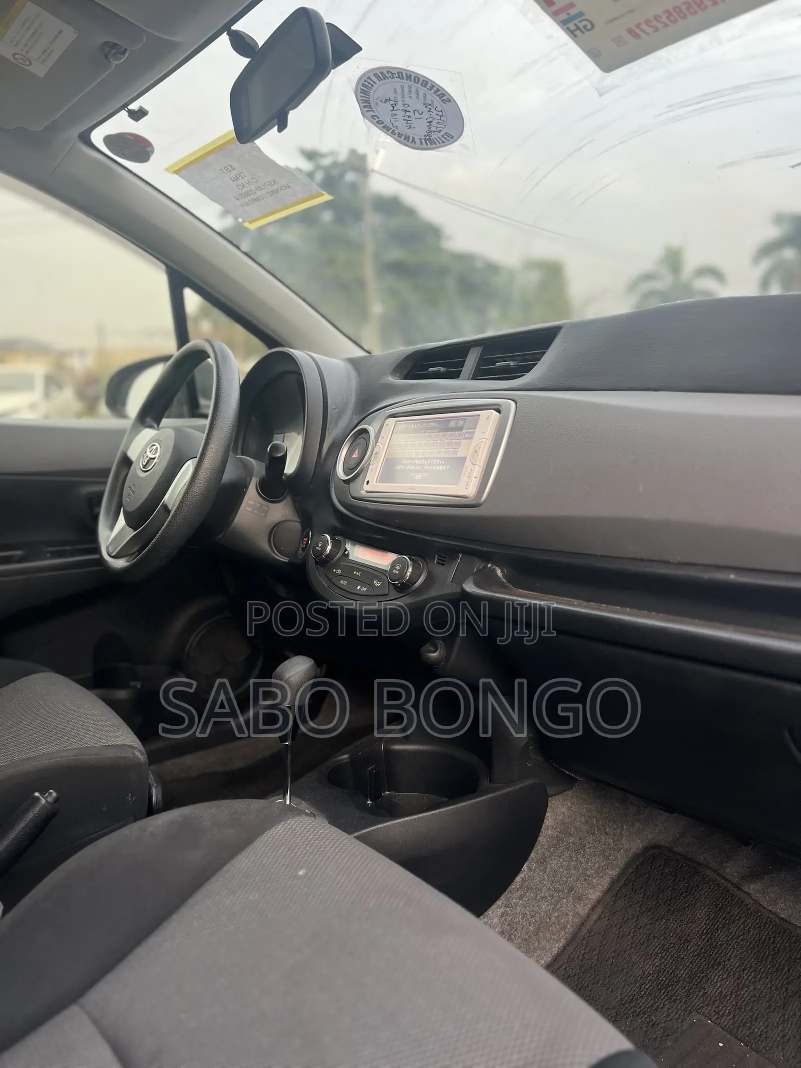 Toyota Vitz 1.3 FWD 5dr 2013 Silver