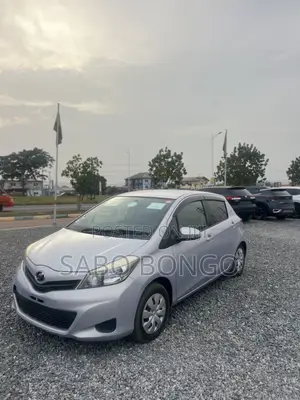 Toyota Vitz 1.3 FWD 5dr 2013 Silver