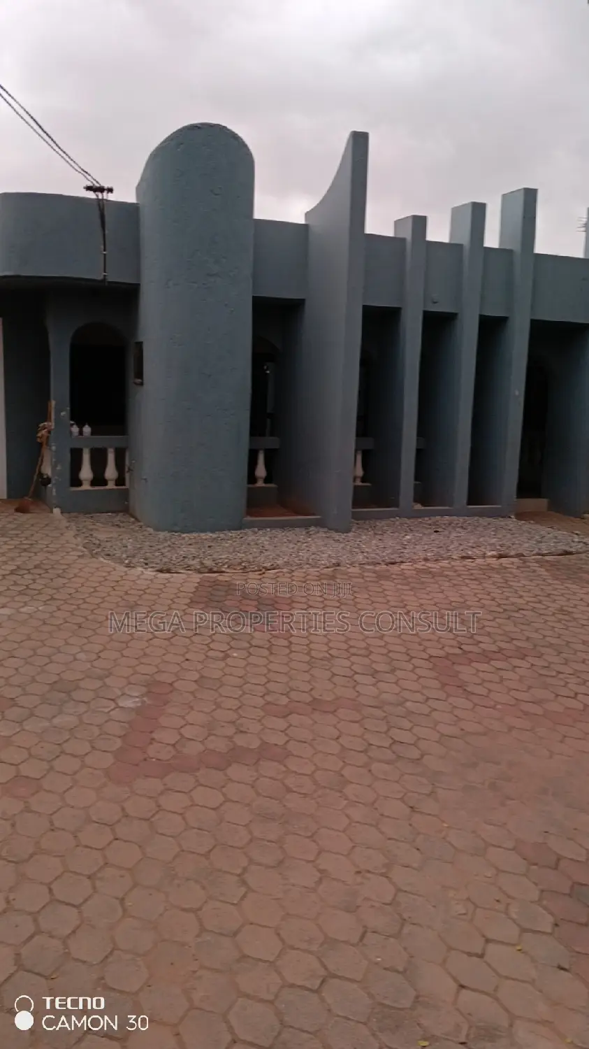 4bdrm House in Sowutwuom for rent