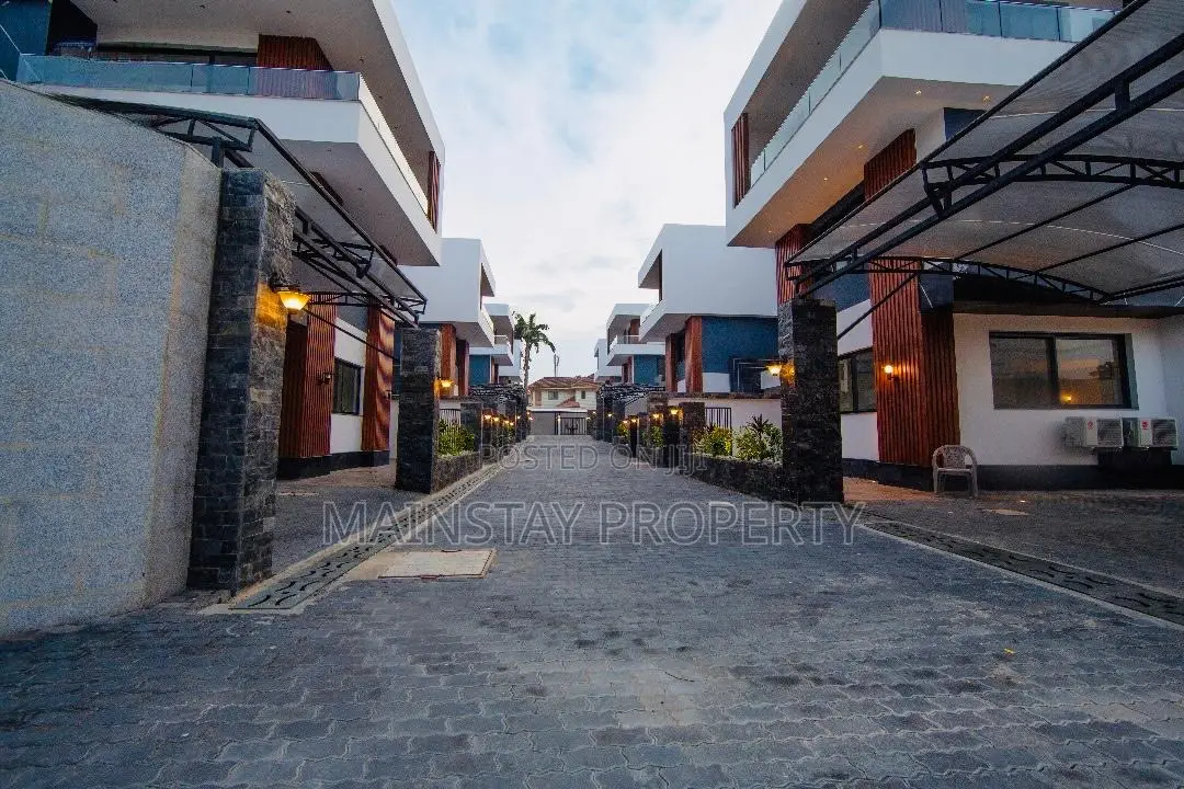 8bdrm House in Mainstay Estates, Cantonments for rent