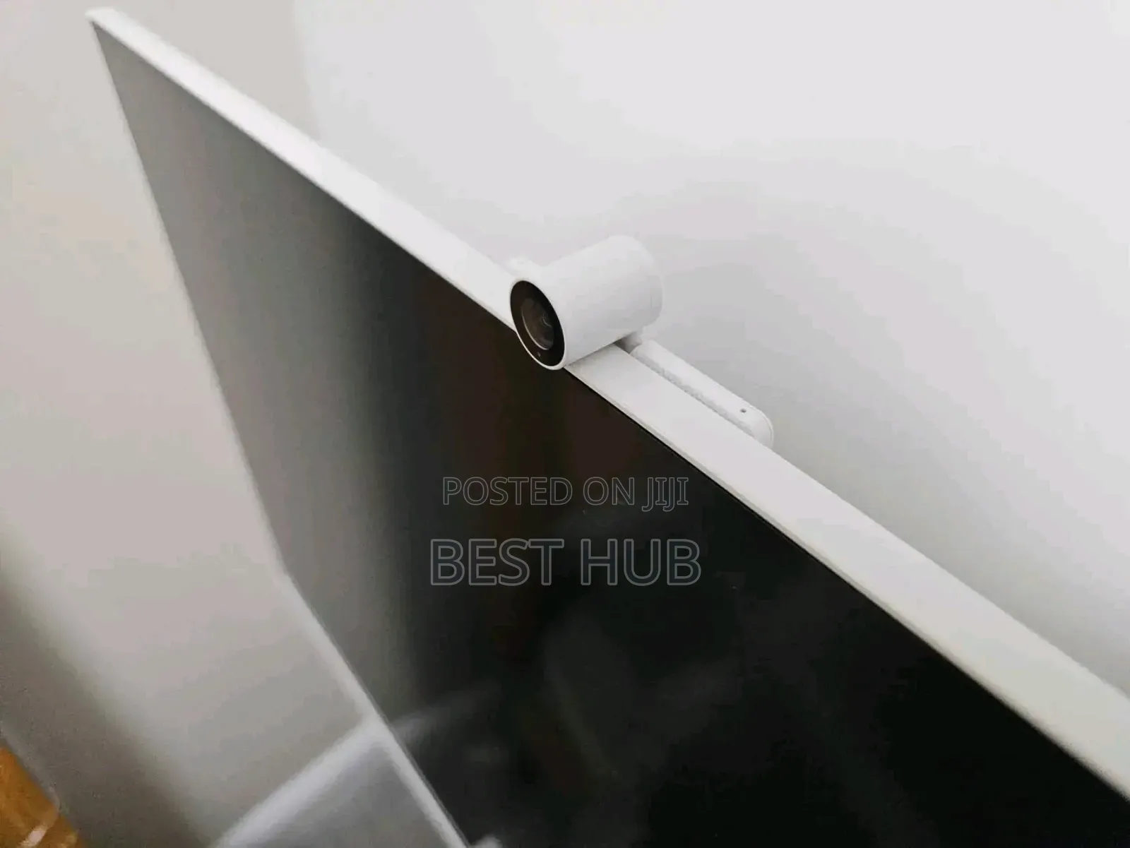 Samsung M8 Gaming Monitor