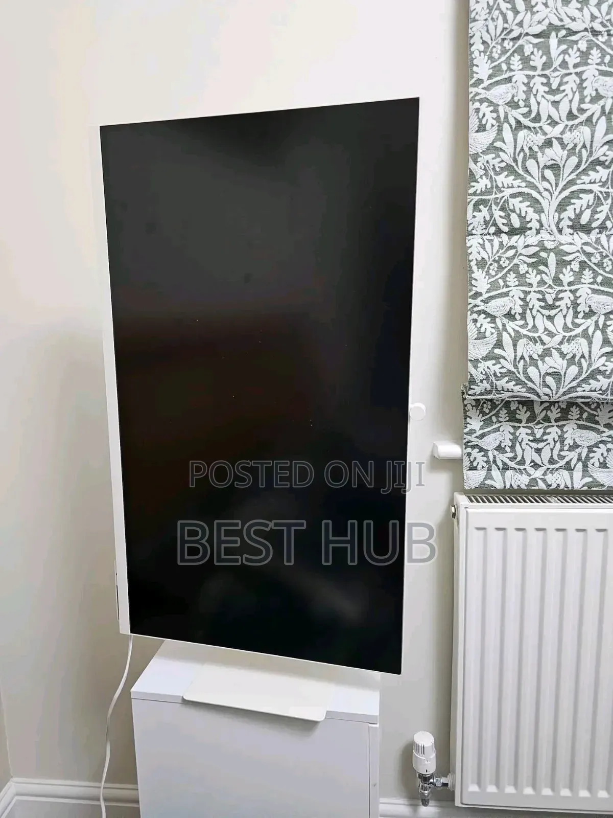 Samsung M8 Gaming Monitor
