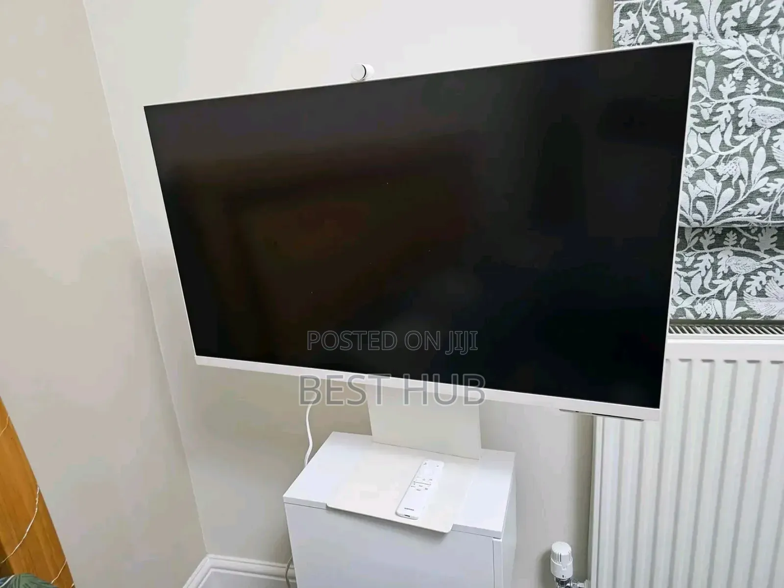 Samsung M8 Gaming Monitor